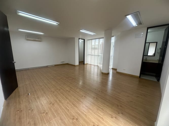 Oficina en arriendo en El Poblado, Medellín, 73 m² · foto 5 de 9