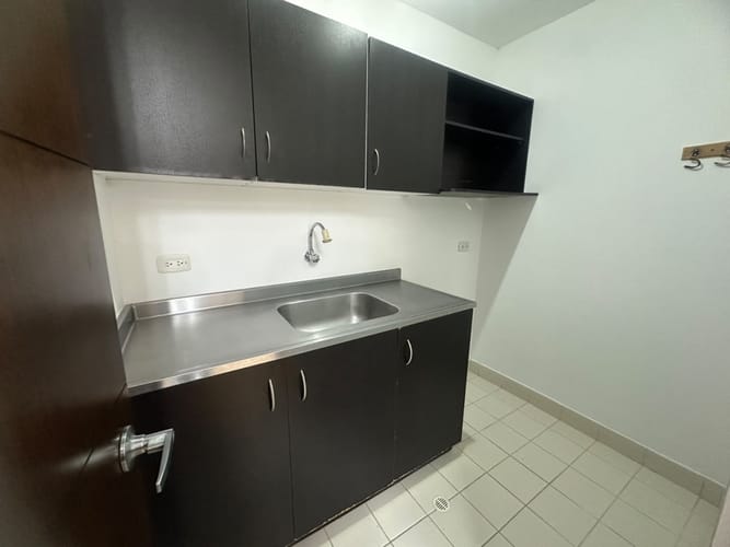 Oficina en arriendo en El Poblado, Medellín, 73 m² · foto 6 de 9