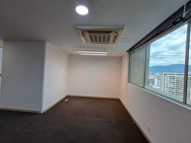 Oficina en arriendo en El Poblado, Medellín, 83 m² · foto 4 de 11