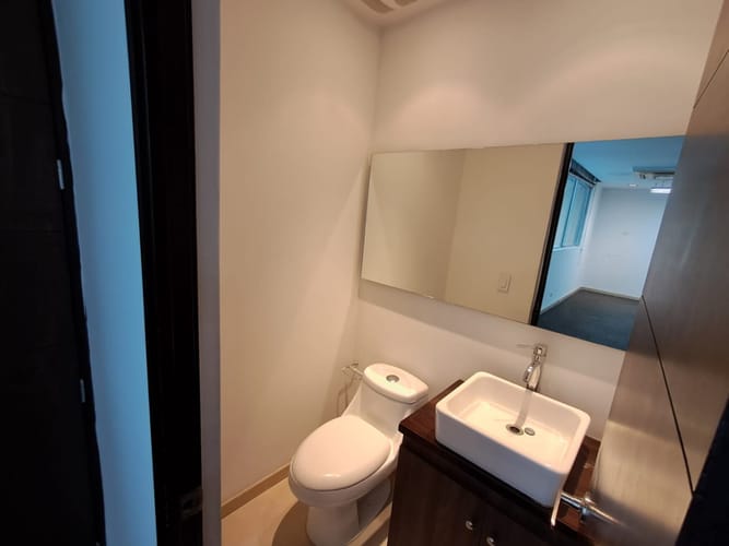 Oficina en arriendo en El Poblado, Medellín, 83 m² · foto 6 de 11