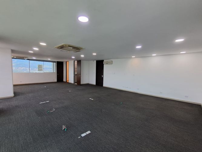 Oficina en arriendo en El Poblado, Medellín, 83 m² · foto 9 de 11