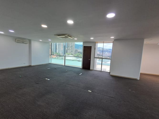 Oficina en arriendo en El Poblado, Medellín, 83 m² · foto 10 de 11