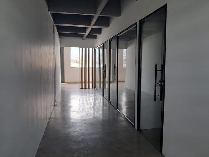 Oficina en arriendo en La Esmeralda, Itagüí, 200 m² · foto 3 de 10