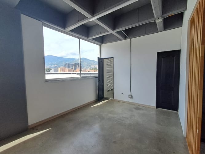Oficina en arriendo en La Esmeralda, Itagüí, 200 m² · foto 5 de 10