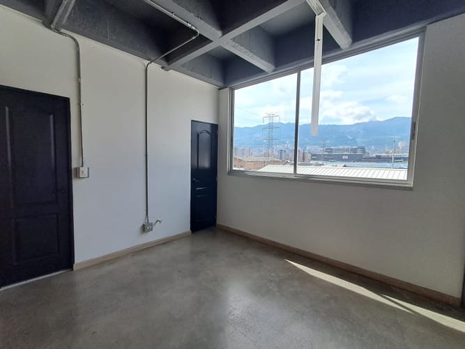 Oficina en arriendo en La Esmeralda, Itagüí, 200 m² · foto 6 de 10