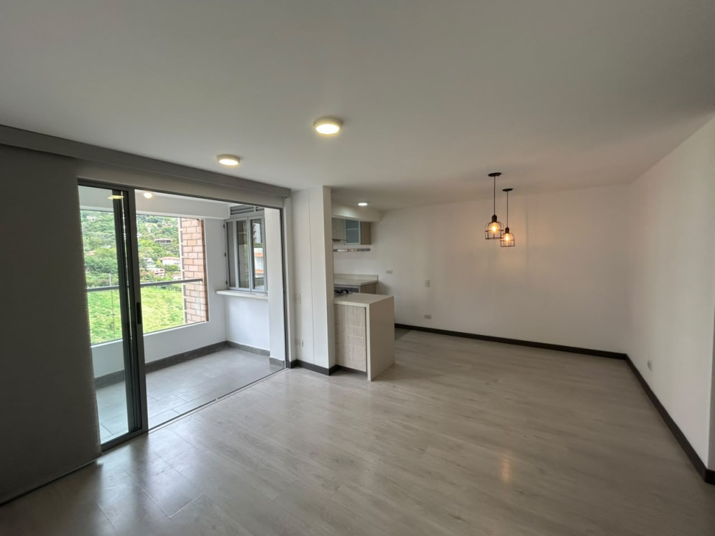 Apartamento en arriendo en Loma De Las Brujas, Envigado · foto 3 de 19