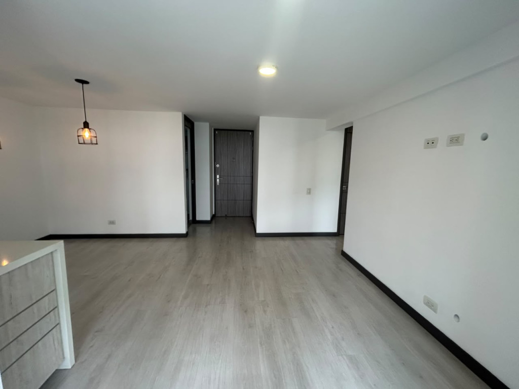 Apartamento en arriendo en Loma De Las Brujas, Envigado · foto 4 de 19