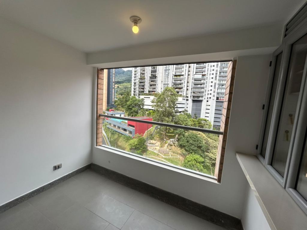 Apartamento en arriendo en Loma De Las Brujas, Envigado · foto 5 de 19