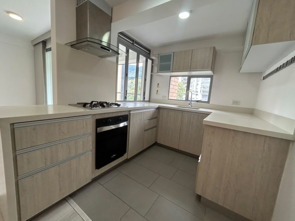 Apartamento en arriendo en Loma De Las Brujas, Envigado · foto 9 de 19