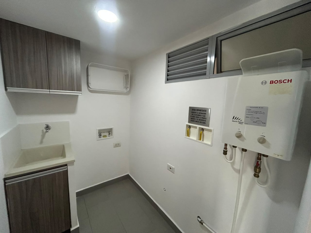 Apartamento en arriendo en Loma De Las Brujas, Envigado · foto 10 de 19