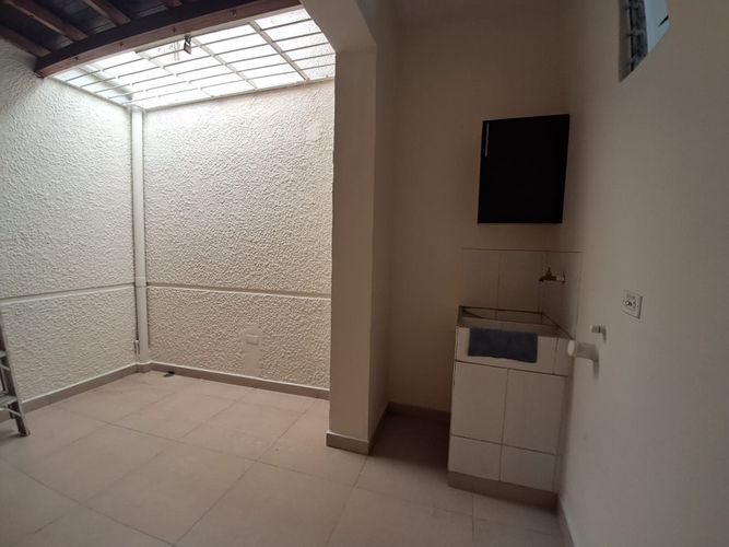 Casa de 5 alcobas en arriendo en Los Angeles, Medellín, 250 m² · foto 11 de 18