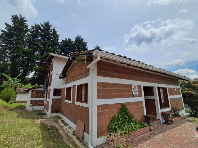 Casa de 4 alcobas en venta en La Mina, Envigado · foto 8 de 24