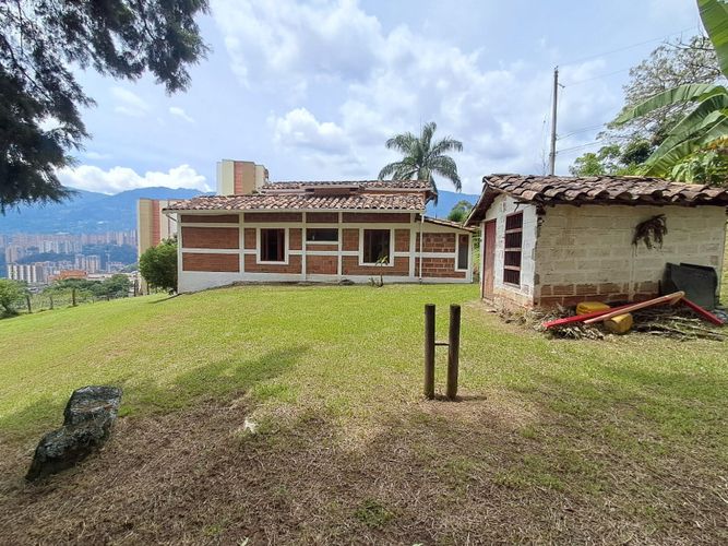 Casa de 4 alcobas en venta en La Mina, Envigado · foto 9 de 24
