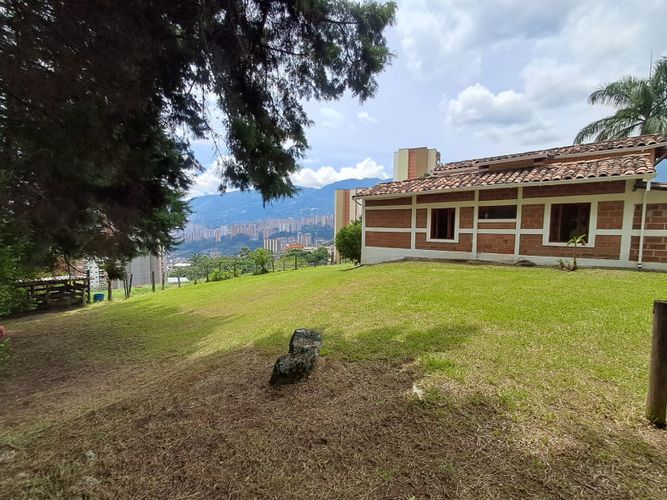 Casa de 4 alcobas en venta en La Mina, Envigado · foto 11 de 24
