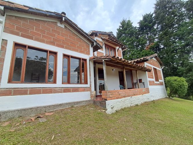 Casa de 4 alcobas en venta en La Mina, Envigado · foto 15 de 24
