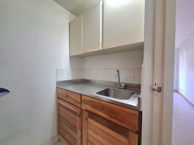 Oficina en arriendo en Patio Bonito, Medellín, 37 m² · foto 2 de 12