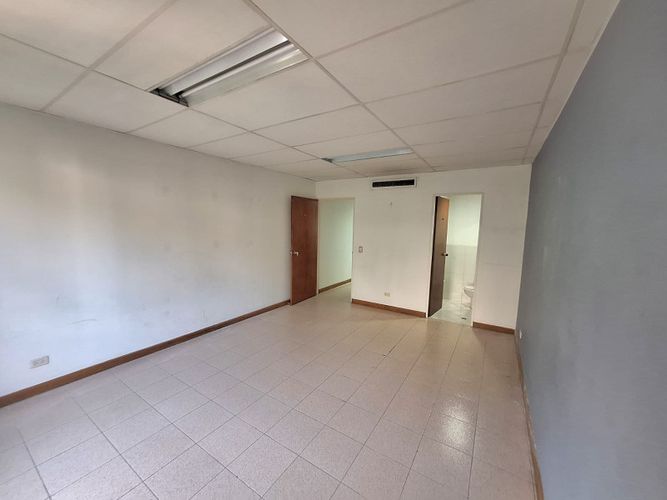 Oficina en arriendo en Patio Bonito, Medellín, 37 m² · foto 4 de 12
