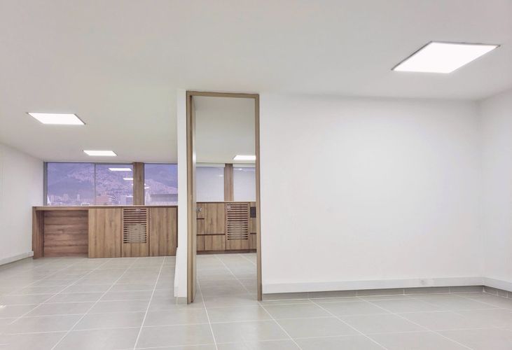 Oficina en arriendo en Suramericana, Medellín, 75 m² · foto 3 de 10
