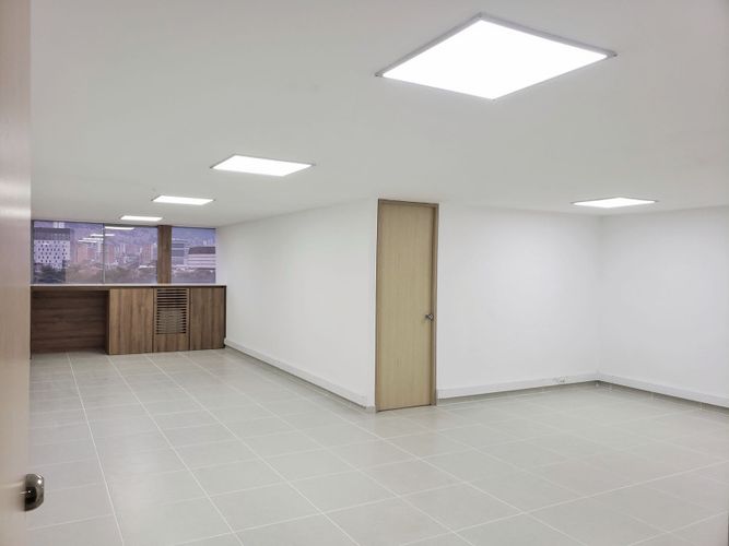 Oficina en arriendo en Suramericana, Medellín, 75 m² · foto 9 de 10