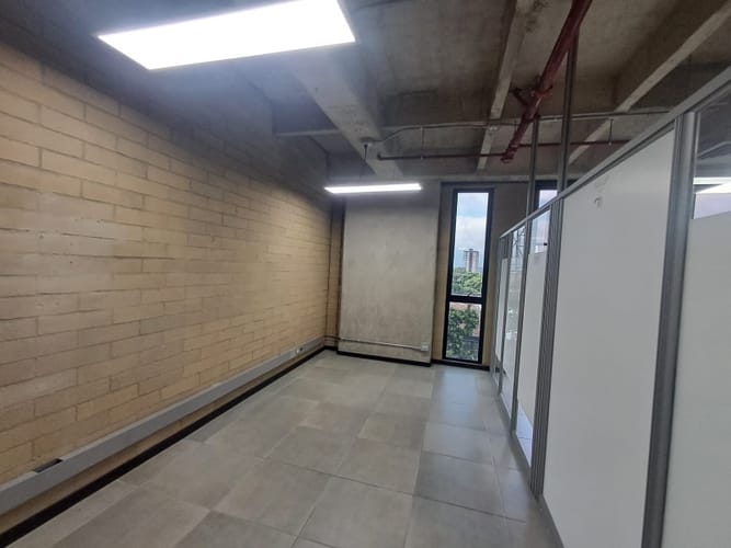 Oficina en arriendo en La Aguacatala, Medellín, 75 m² · foto 2 de 14