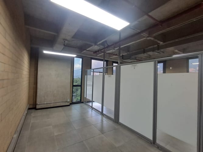 Oficina en arriendo en La Aguacatala, Medellín, 75 m² · foto 4 de 14