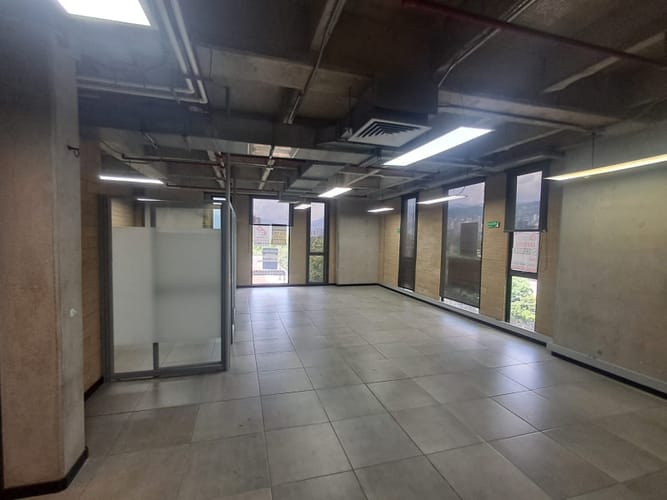 Oficina en arriendo en La Aguacatala, Medellín, 75 m² · foto 5 de 14