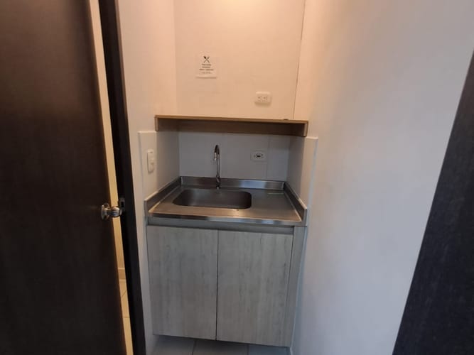 Oficina en arriendo en La Aguacatala, Medellín, 75 m² · foto 8 de 14