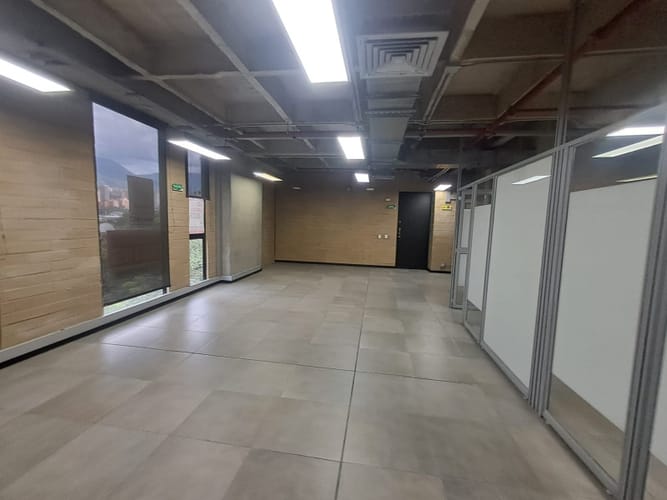 Oficina en arriendo en La Aguacatala, Medellín, 75 m² · foto 9 de 14