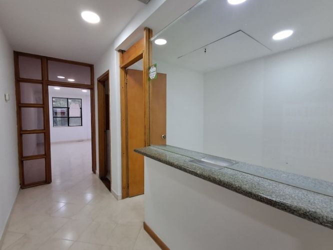 Oficina en arriendo en El Poblado, Medellín, 35 m² · foto 2 de 8