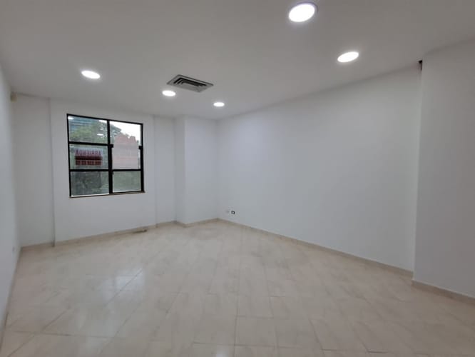 Oficina en arriendo en El Poblado, Medellín, 35 m² · foto 4 de 8