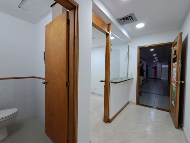 Oficina en arriendo en El Poblado, Medellín, 35 m² · foto 6 de 8