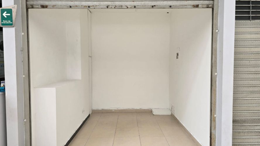Local en arriendo en Calle Larga, Sabaneta, 10 m² · foto 2 de 11
