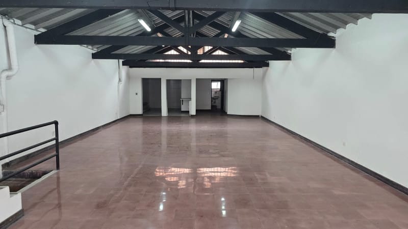 Bodega en arriendo en Perpetuo Socorro, Medellín, 150 m² · foto 3 de 12
