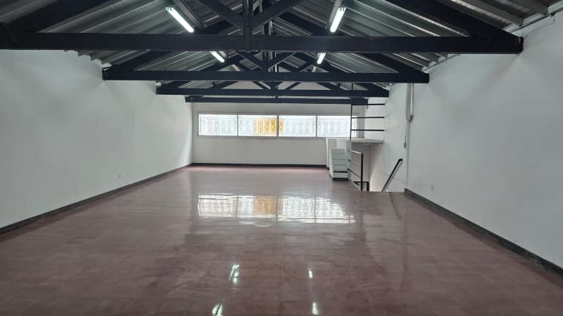 Bodega en arriendo en Perpetuo Socorro, Medellín, 150 m² · foto 6 de 12