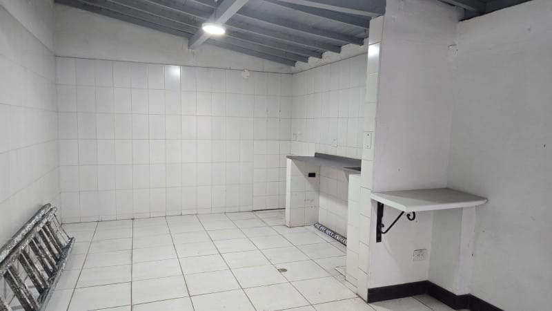 Bodega en arriendo en Perpetuo Socorro, Medellín, 150 m² · foto 8 de 12