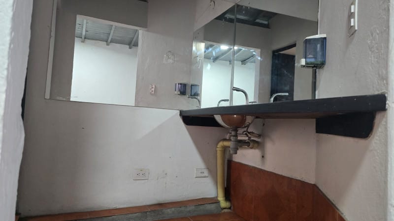 Bodega en arriendo en Perpetuo Socorro, Medellín, 150 m² · foto 9 de 12