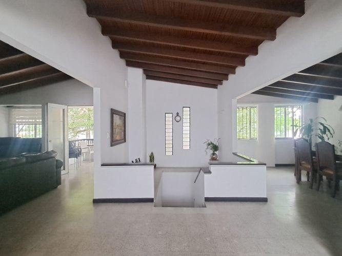 Casa de 4 alcobas en venta en La Castellana, Medellín, 208 m² · foto 2 de 24