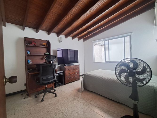 Casa de 4 alcobas en venta en La Castellana, Medellín, 208 m² · foto 10 de 24