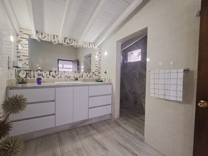 Casa de 4 alcobas en venta en La Castellana, Medellín, 208 m² · foto 13 de 24
