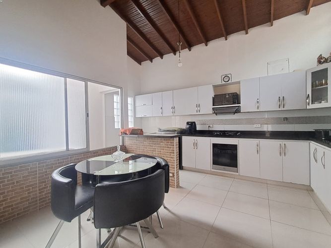 Casa de 4 alcobas en venta en La Castellana, Medellín, 208 m² · foto 16 de 24