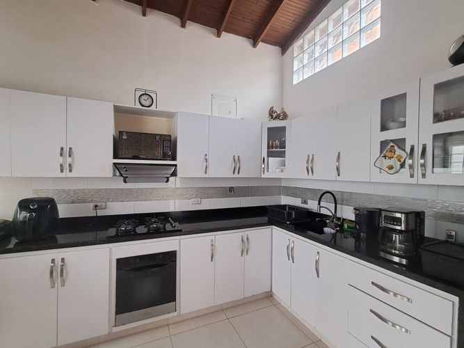 Casa de 4 alcobas en venta en La Castellana, Medellín, 208 m² · foto 18 de 24