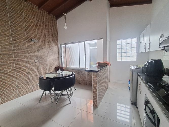 Casa de 4 alcobas en venta en La Castellana, Medellín, 208 m² · foto 19 de 24