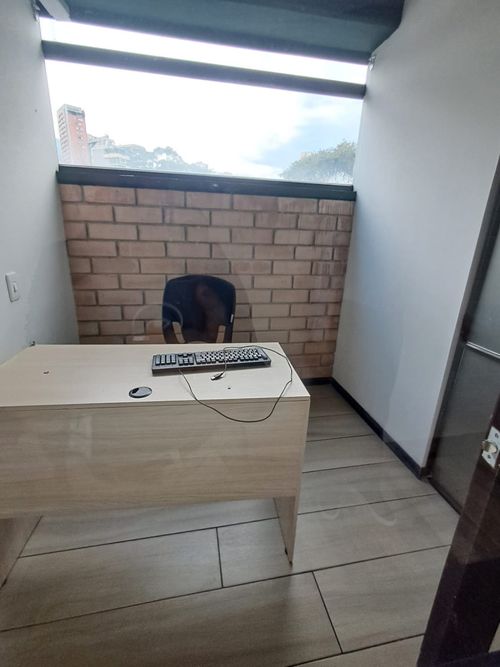 Oficina en arriendo en El Poblado, Medellín, 45 m² · foto 6 de 10