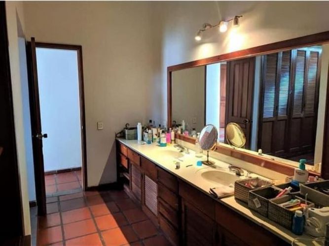 Casa de 5 alcobas en venta en Ciudad Jardin, Cali, 670 m² · foto 9 de 11