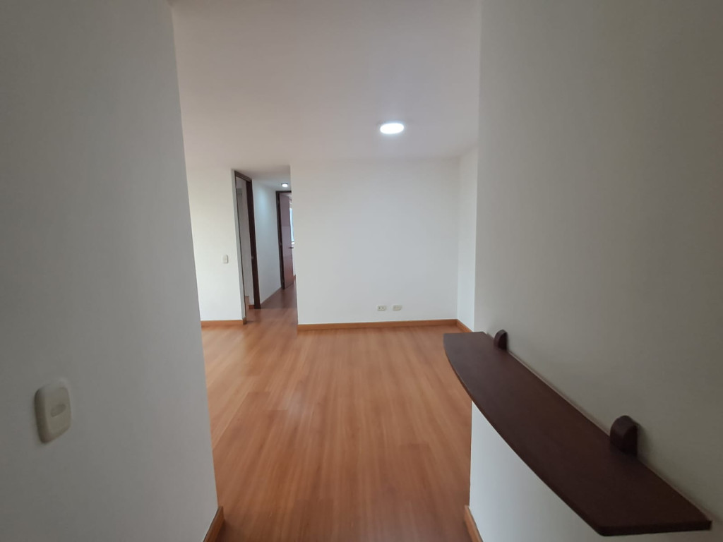 Apartamento en venta en Loma De Los Bernal, Medellín · foto 3 de 24