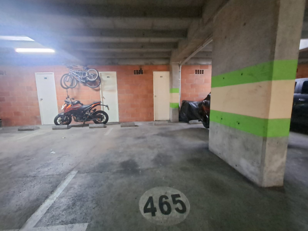 Apartamento en venta en Loma De Los Bernal, Medellín · foto 6 de 24