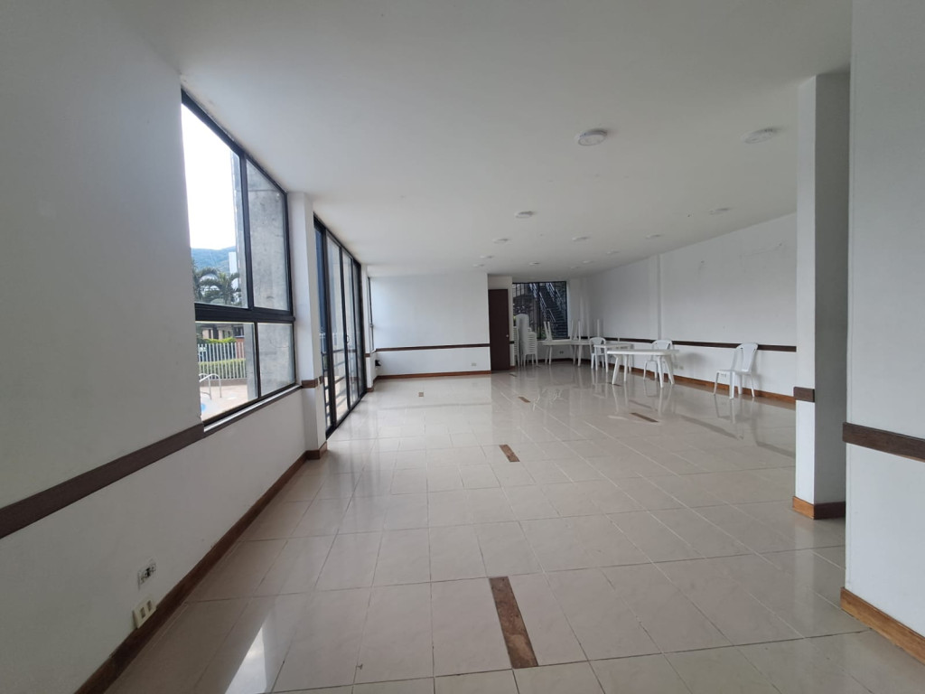 Apartamento en venta en Loma De Los Bernal, Medellín · foto 10 de 24