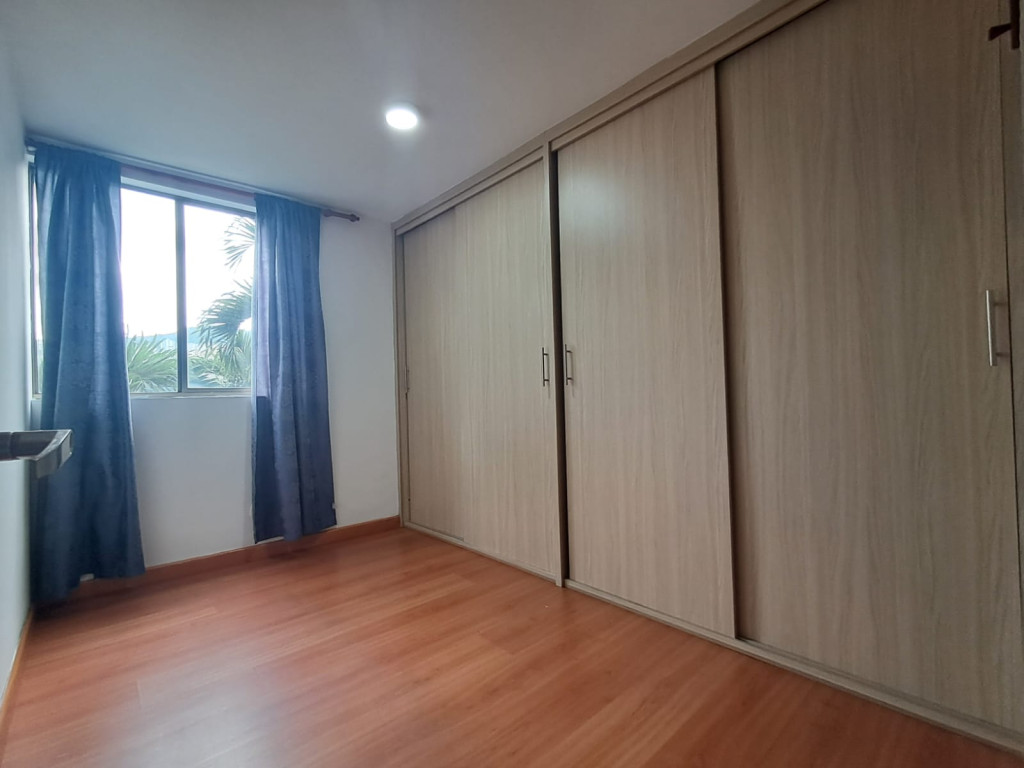 Apartamento en venta en Loma De Los Bernal, Medellín · foto 13 de 24