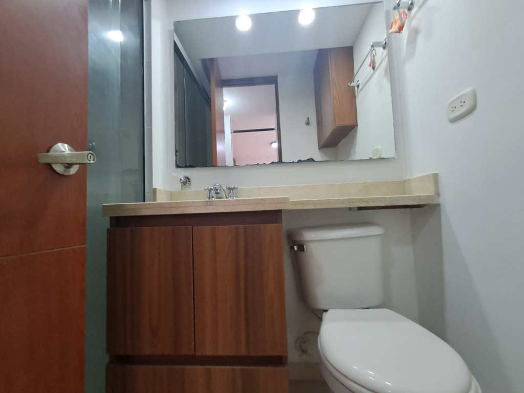 Apartamento en venta en Loma De Los Bernal, Medellín · foto 14 de 24