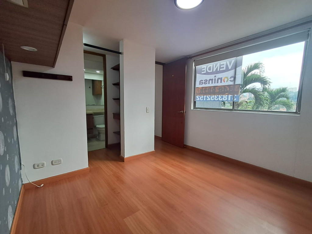 Apartamento en venta en Loma De Los Bernal, Medellín · foto 16 de 24